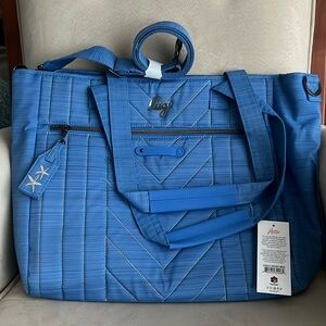 NWT Lug Paddle Carry-All Tote in Brushed Marina Icepop Stitch
